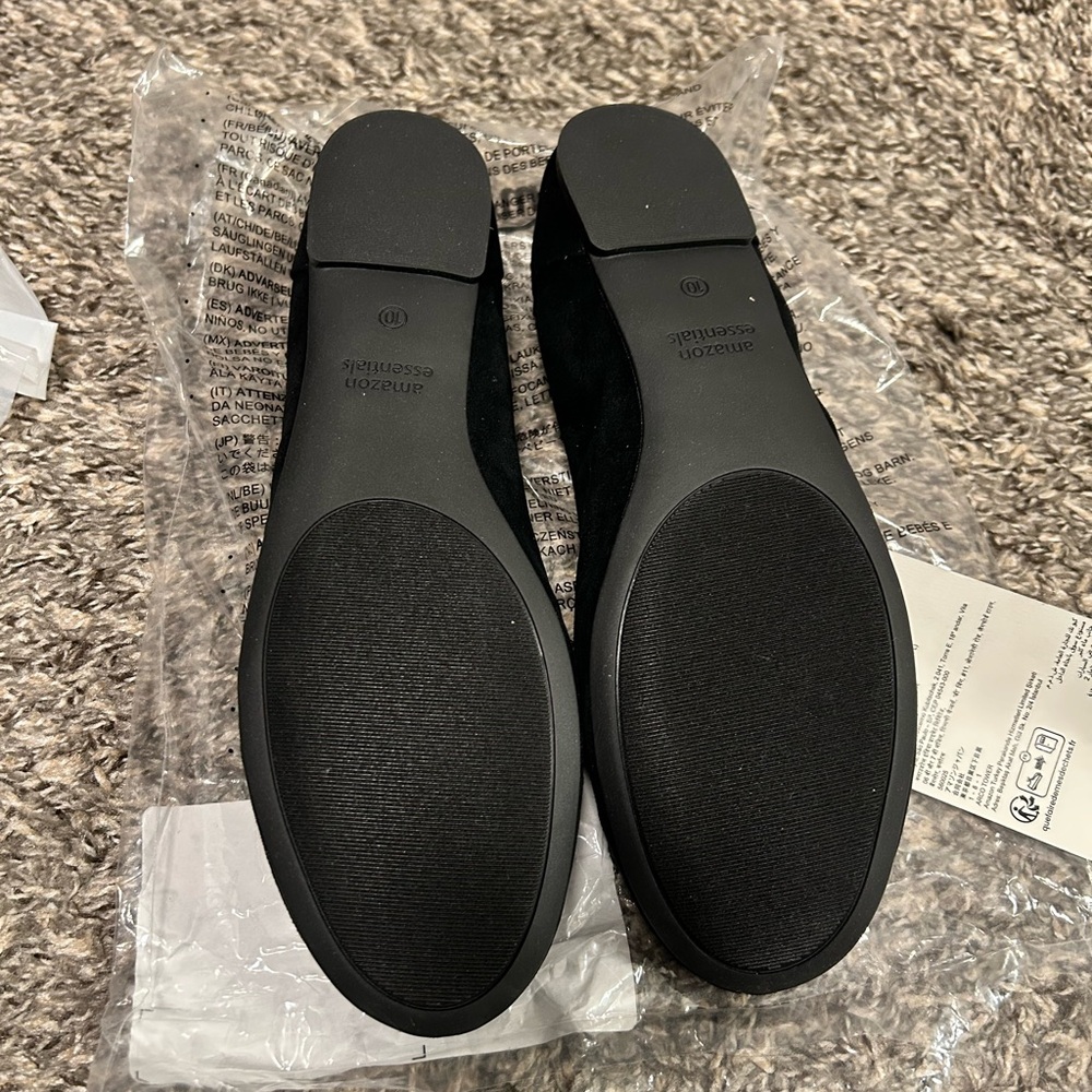 Amazon Essentials Black Women's Loafers - Picture 2 of 2